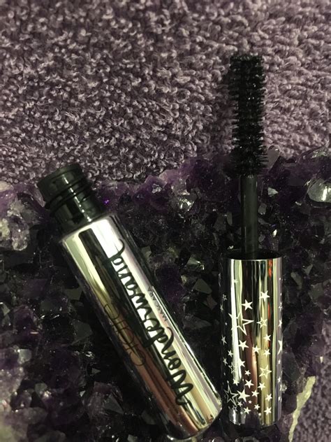 The Science Behind the Lengthening Power of Winderwand Intensely Volumizing Mascara in Black Magic